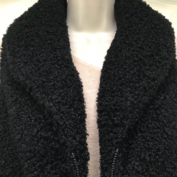 🔺Textured black vest - Picture 2 of 4